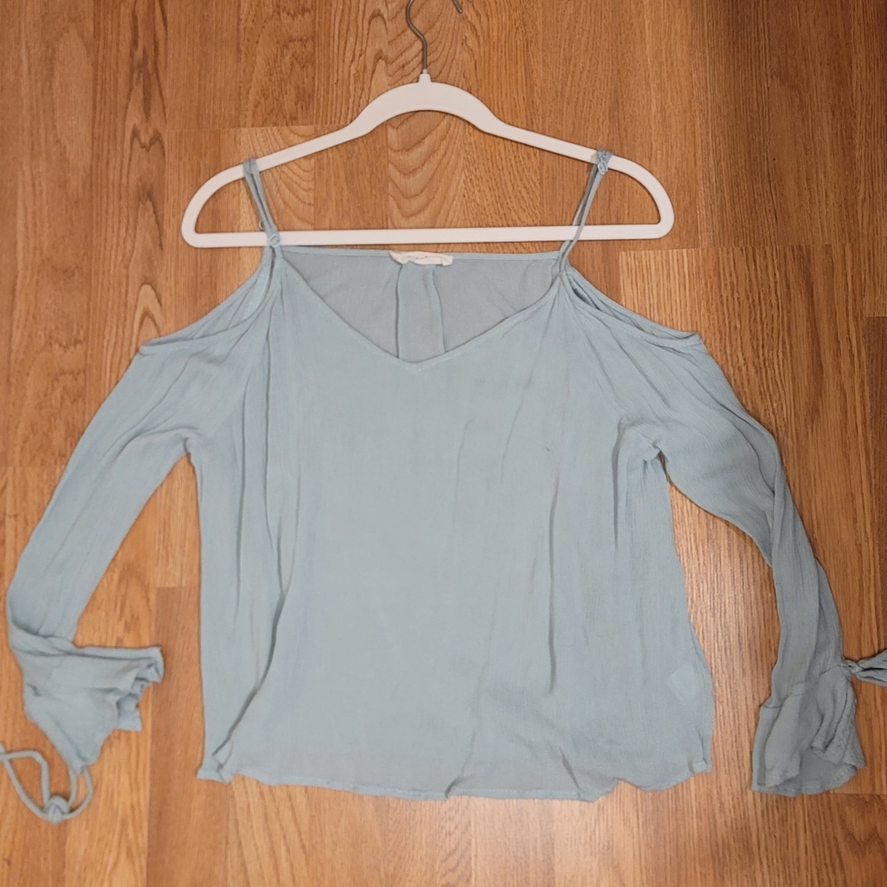 Open shoulder top